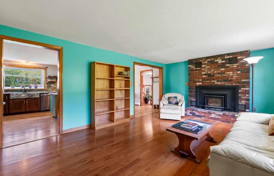 Building Photo - 452 Woodside Rd
