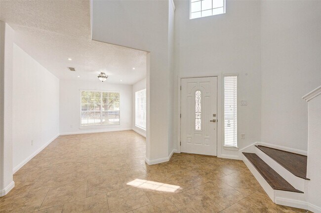 Building Photo - 1403 High Thicket Ct