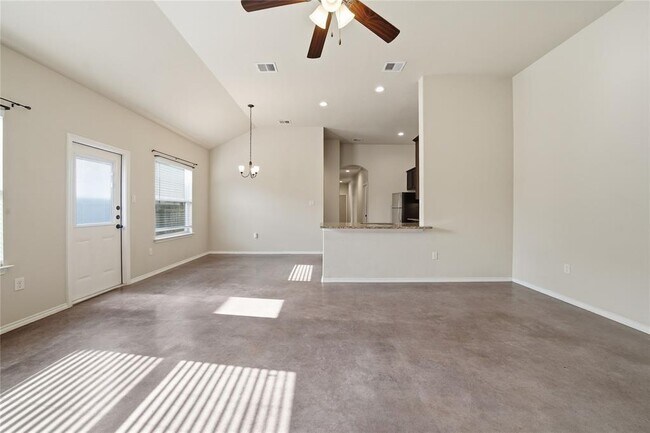 Building Photo - 533 Jack Rabbit Ln