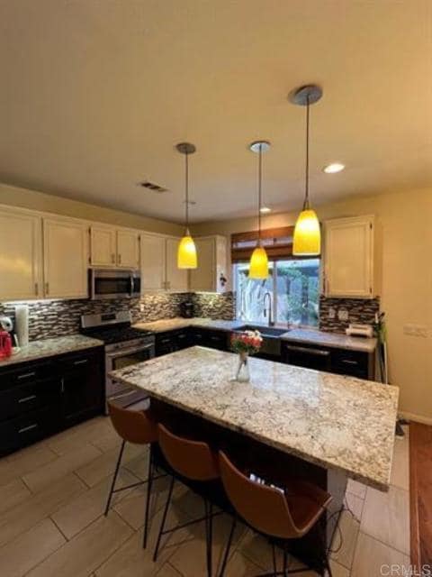 Building Photo - 1575 Moonbeam Ln