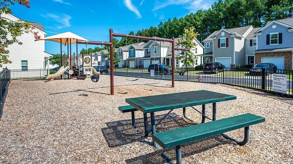 Building Photo - 711 Keystone Park Dr