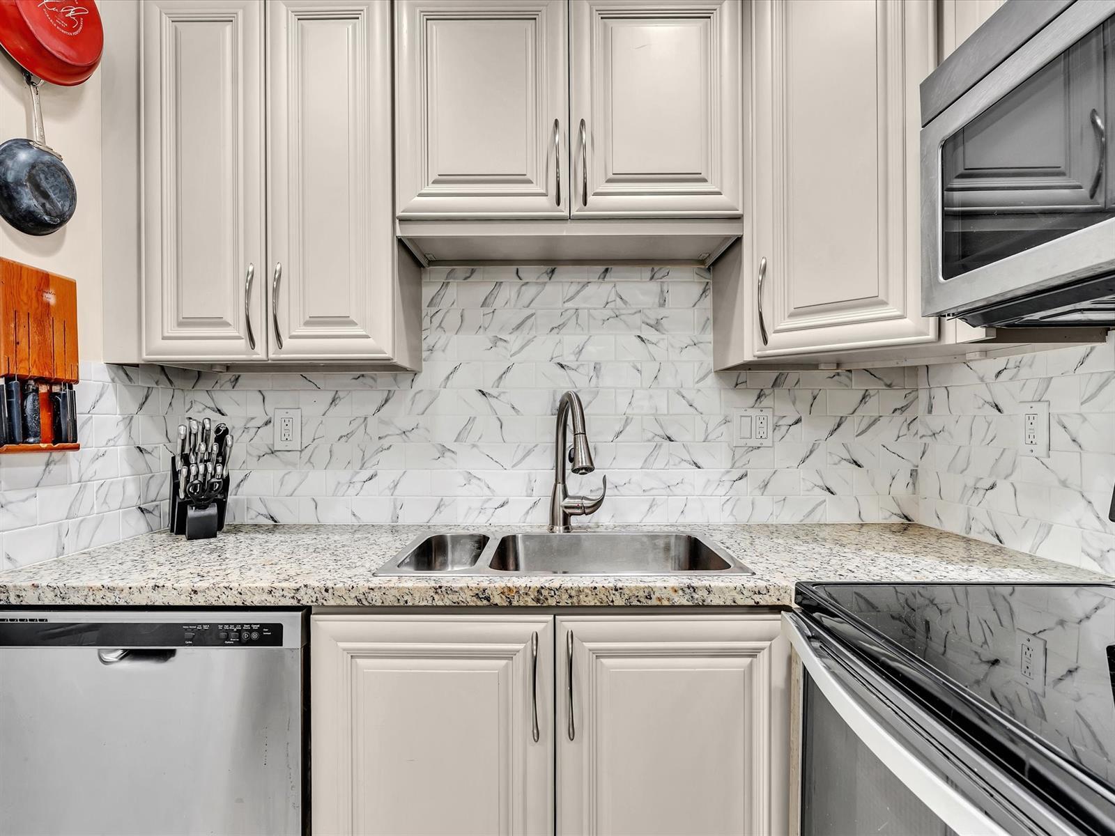 Building Photo - 3020 NE 16th Ave