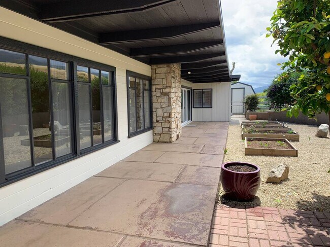 Building Photo - 1339 River Rd