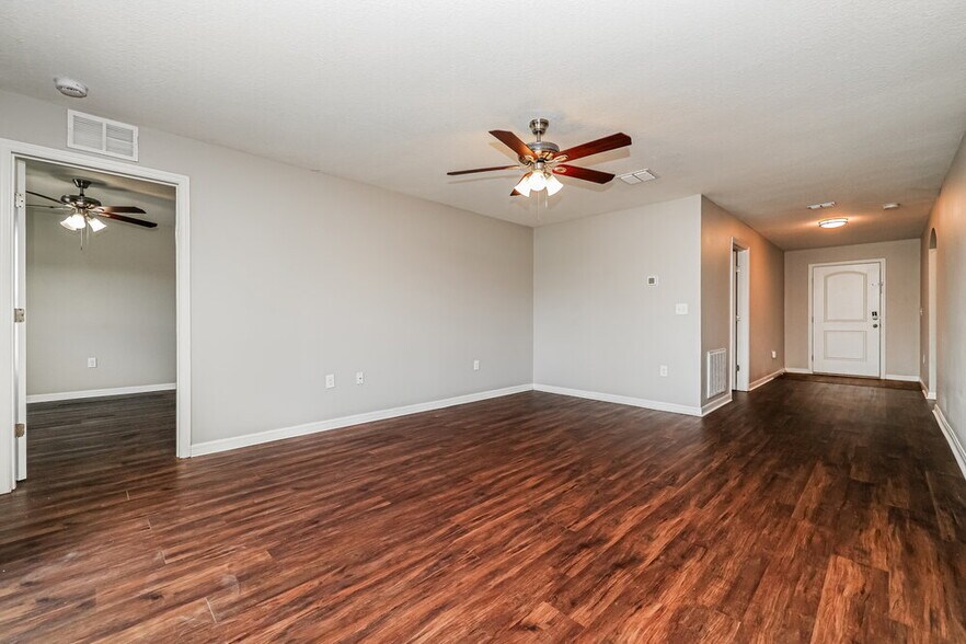 Building Photo - 720 Chatham Walk Dr