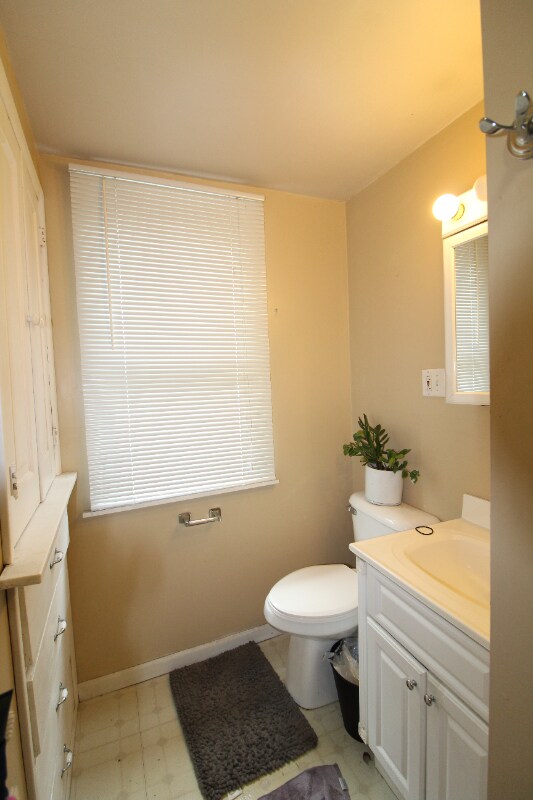Building Photo - 2837 N Frederick Ave