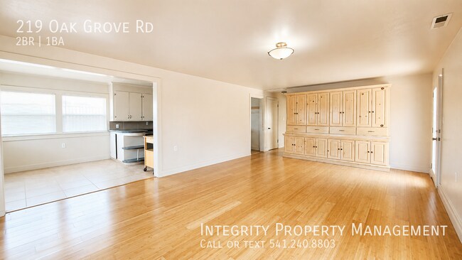 Building Photo - 219 Oak Grove Rd