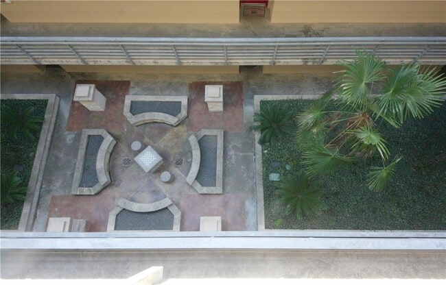 Building Photo - 711 W 26th St