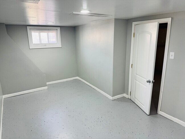 Building Photo - 42129 N 2nd Ave