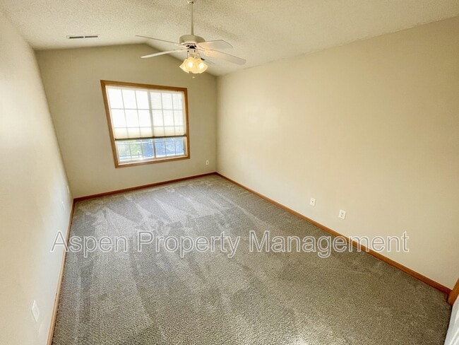 Building Photo - 626 Tipperary Rd