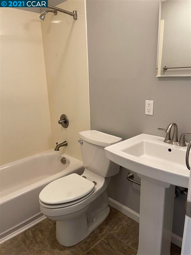 Building Photo - 1150 Lincoln Ave