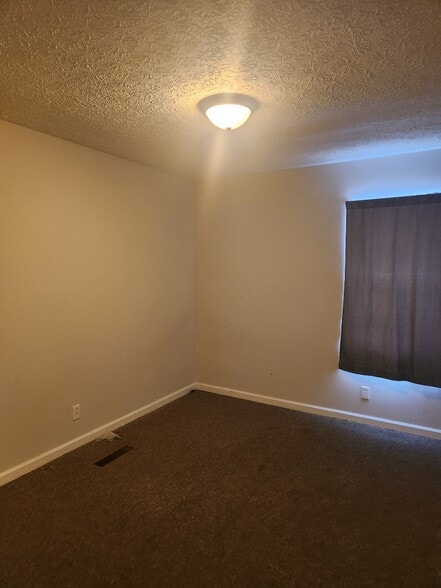 Building Photo - 3109 Wildwood Dr