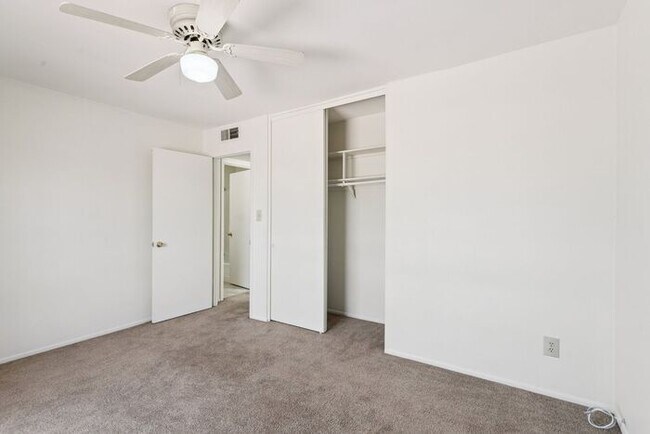 Building Photo - 2213 S Saratoga