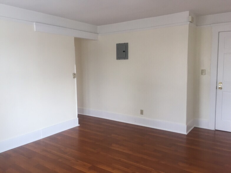 Building Photo - 128 S Ave 57