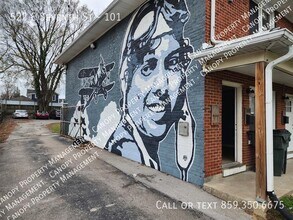 Building Photo - 522 E Seventh St-101