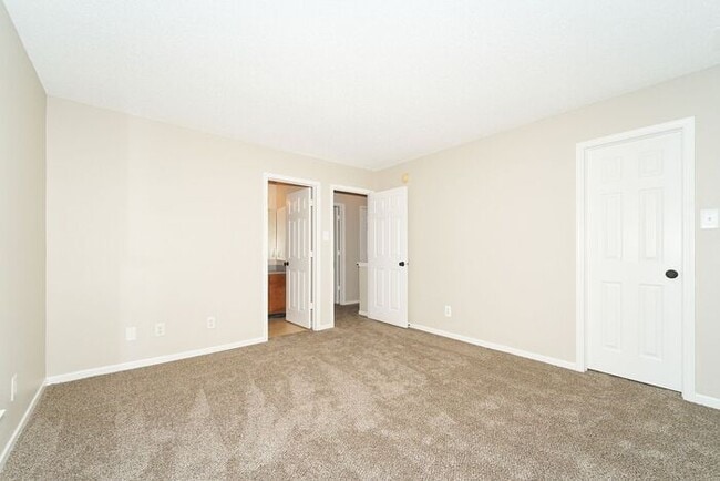 Building Photo - Large 4 Bedroom and Brownsburg Schools!