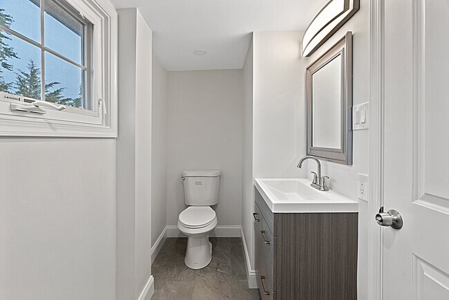 Building Photo - 409 Maiden Ln