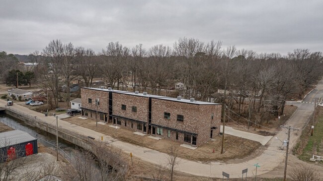 Building Photo - 325 Houghton St