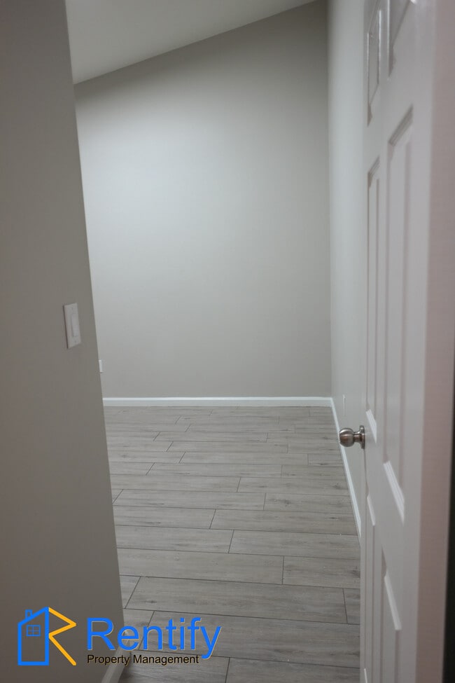 Building Photo - 3908 White Sands Dr