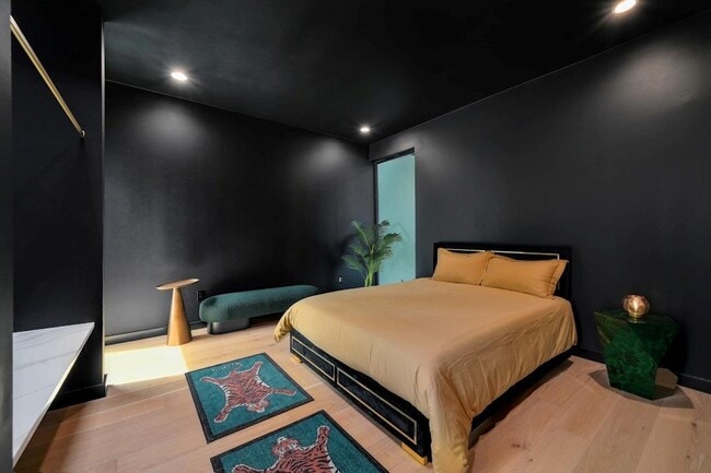 Building Photo - 7809 Woodrow Ave