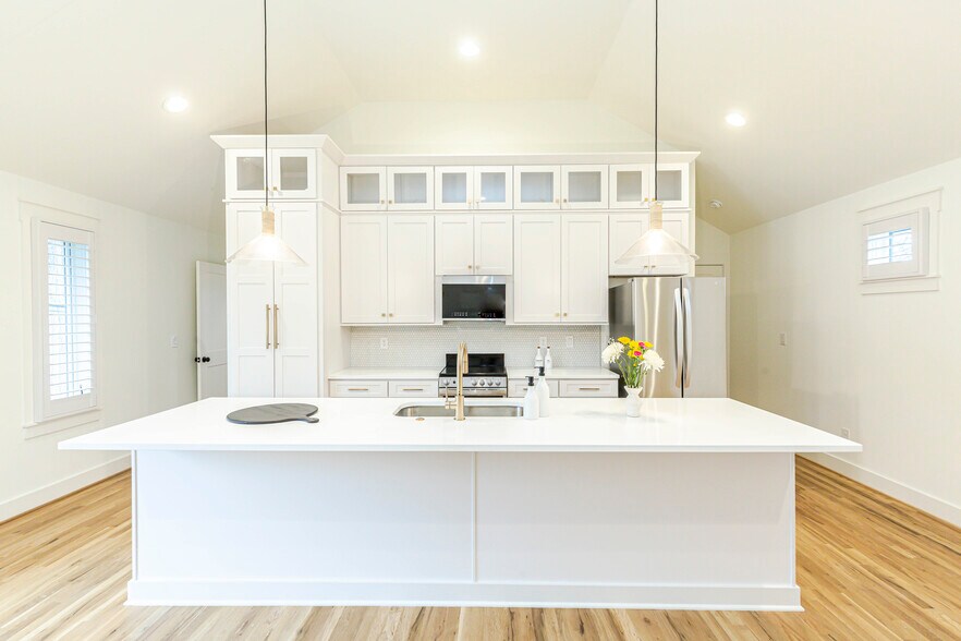 Building Photo - 2213 Belmont Blvd