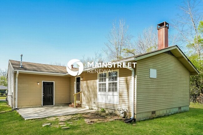 Building Photo - 3 Bedroom Pet-Friendly Home in Birmingham, AL with Main Street Renewal