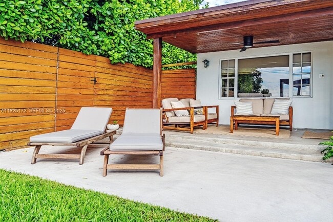 Building Photo - 8 Century Ln