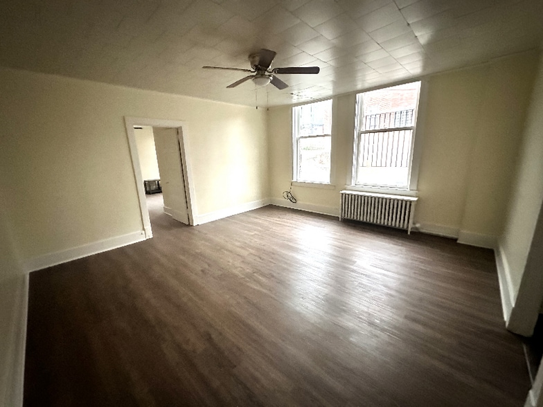 Building Photo - 25 W Chestnut St