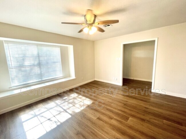 Building Photo - 501 Karnes Dr