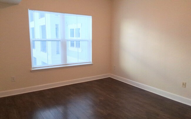 Building Photo - Beautiful 1/1 Pool View Condo x Rent @ The...