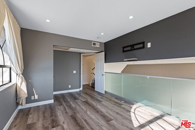 Building Photo - 3780 Ocean View Ave