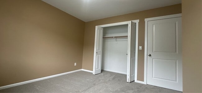 Building Photo - 215 Pioneer Dr