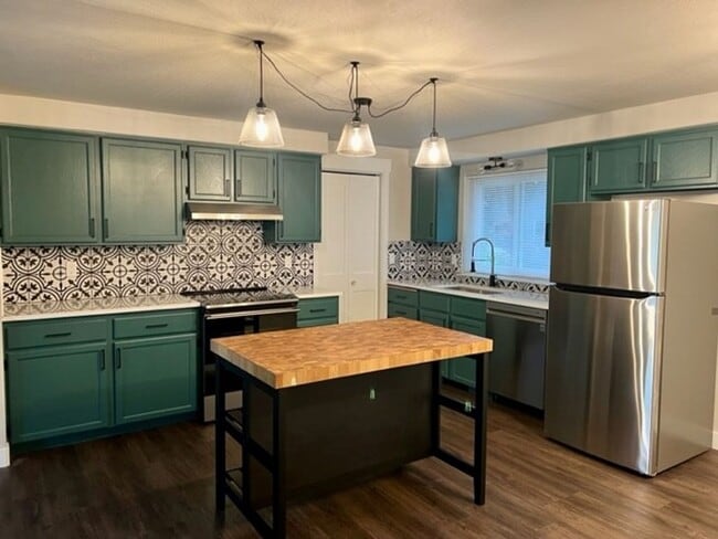 Building Photo - 3bd 2 bth rambler
