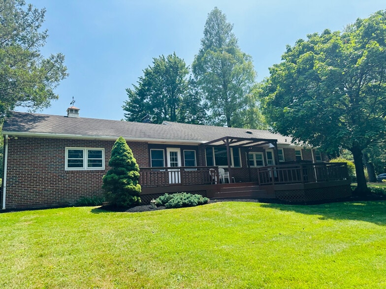 Building Photo - 721 Featherbed Ln