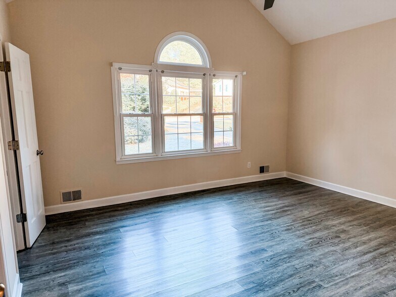 Building Photo - 2612 Leeshire Ct