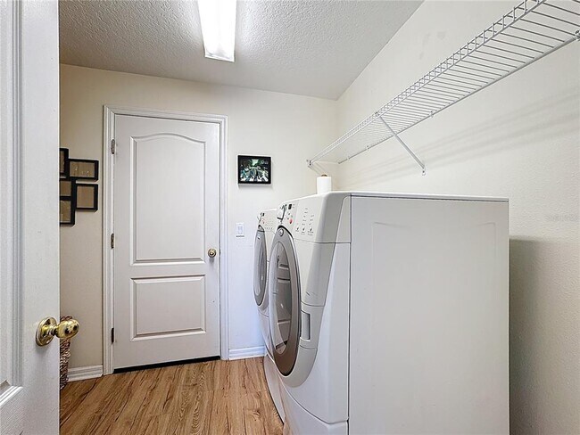Building Photo - 526 Henley Cir