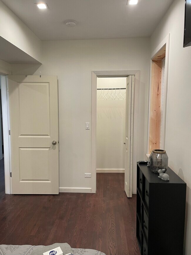 Building Photo - 2336 W 22nd Pl