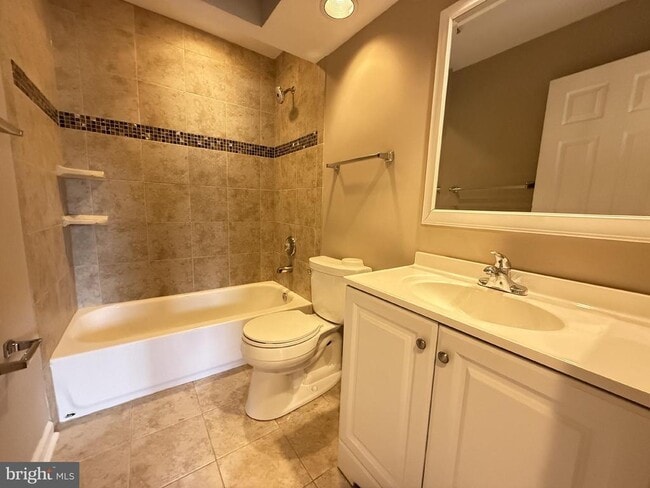 Building Photo - 16926 Point Pleasant Ln