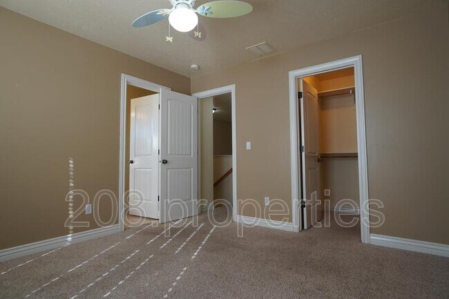 Building Photo - 871 N Grey Pebble Way