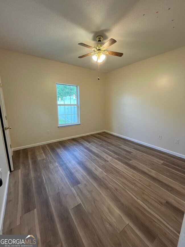 Building Photo - 206 Royal Palms Ave