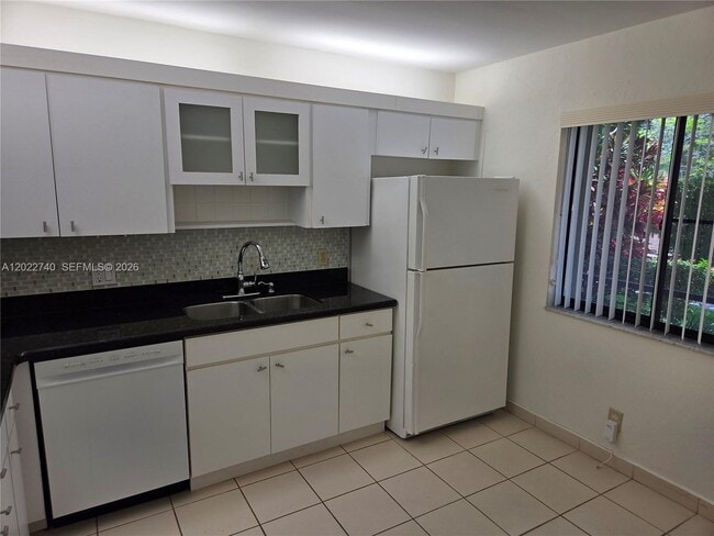 Building Photo - 413 Lakeview Dr