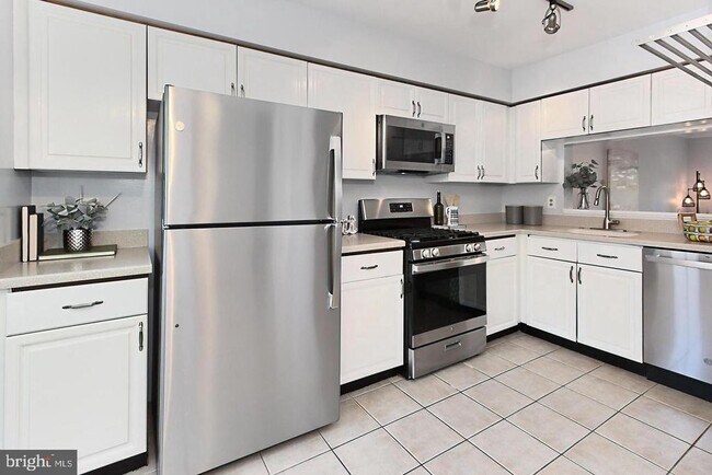 Building Photo - 7527 Chrisland Cove