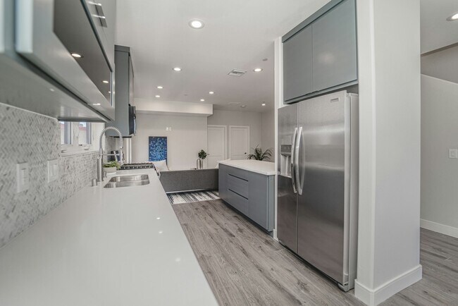 Building Photo - 4532 St Charles Pl
