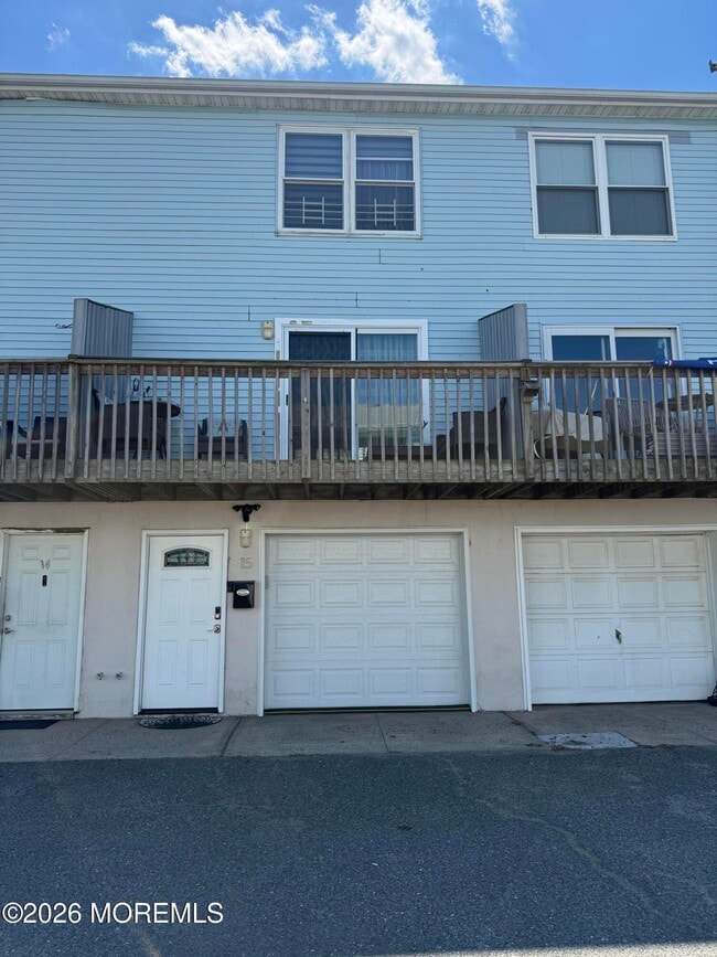 Building Photo - 15 Beachway Ave