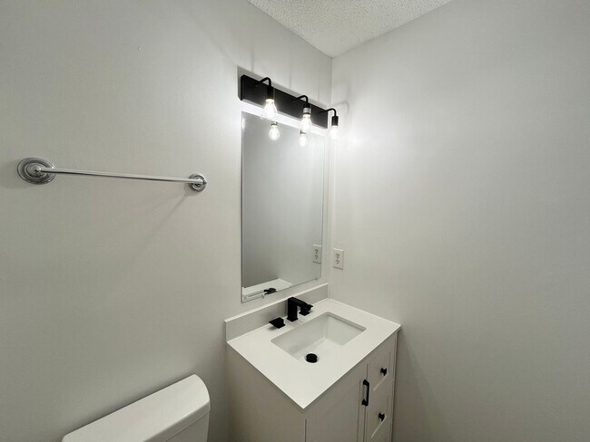 Building Photo - Charming Newly Remodeled 3BD, 2BA Raleigh ...