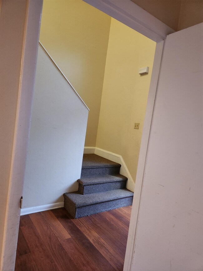 Building Photo - 1394 Bradley Dr