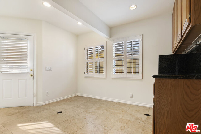 Building Photo - 13958 Peach Grove St