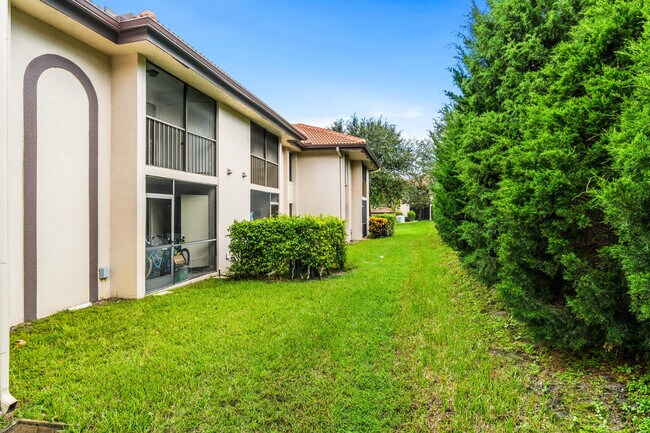 Building Photo - 5151 W Club Cir