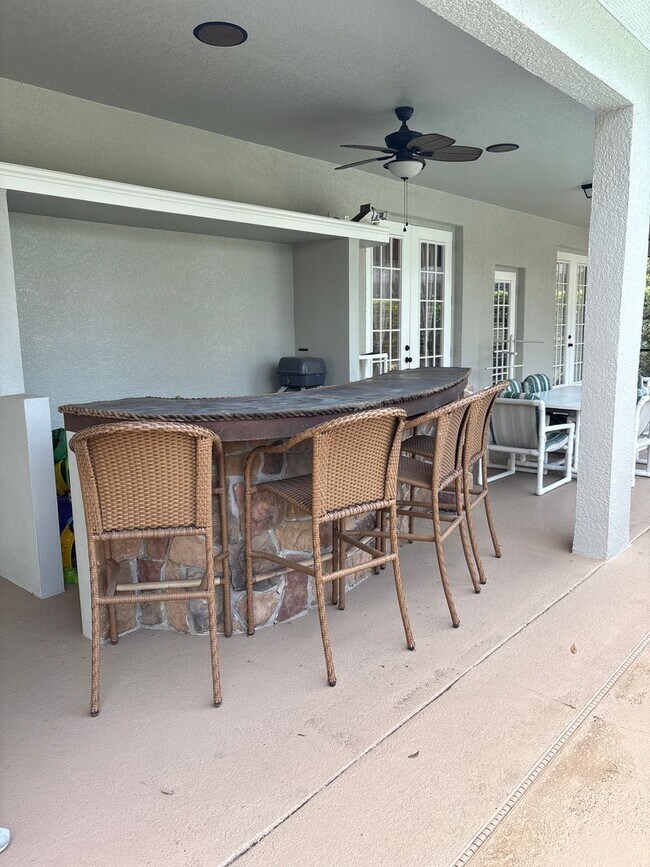 Building Photo - Stunning 6-Bedroom Pool Home in Desirable ...