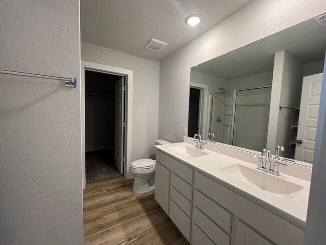Building Photo - Spacious 3-Bedroom Home with Loft & Huge B...