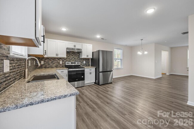 Building Photo - 409 Kickapoo Ave